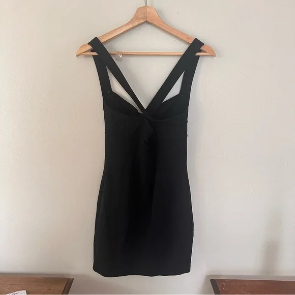 Elegant Black Dress - Picture 6 of 6